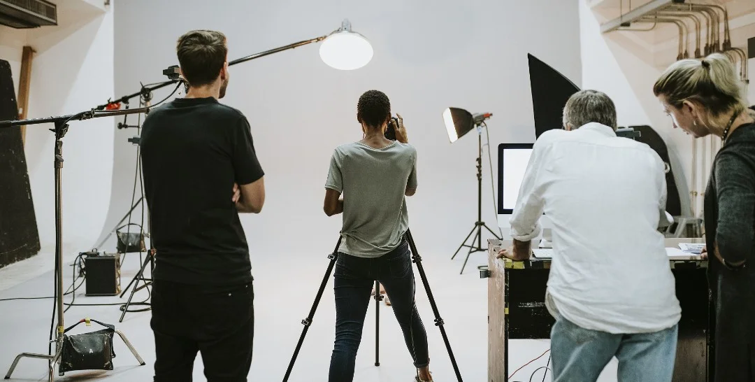 职场励志短剧《逆风翻盘》拍摄现场